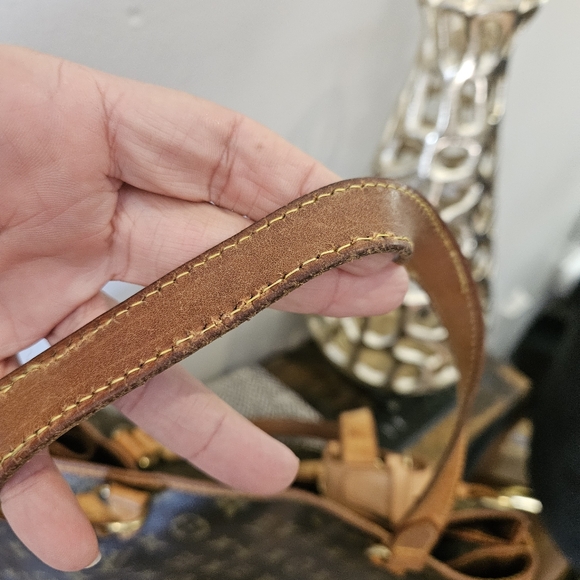 Louis Vuitton Batignolles Horizontal Monogram Tote/Shoulder Bag - Picture 6 of 16